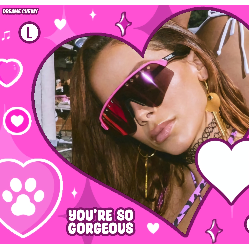 A moment captured by Anitta's fan