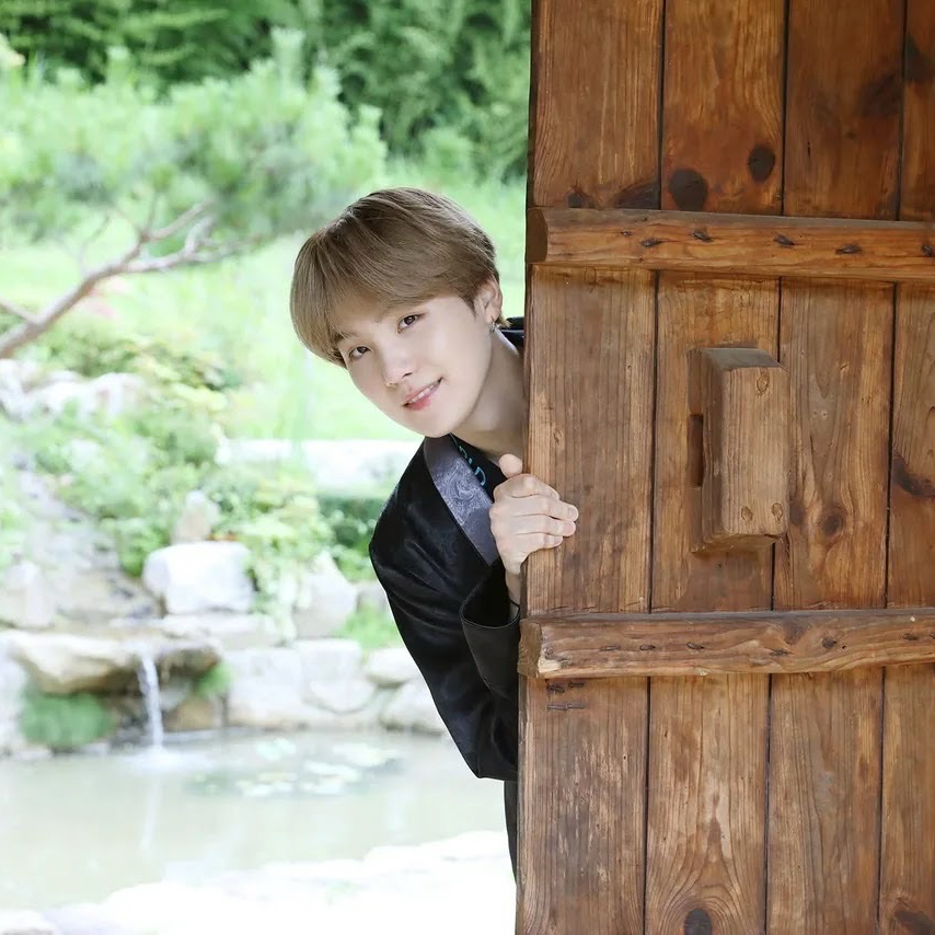 Latest photo of SUGA (BTS)