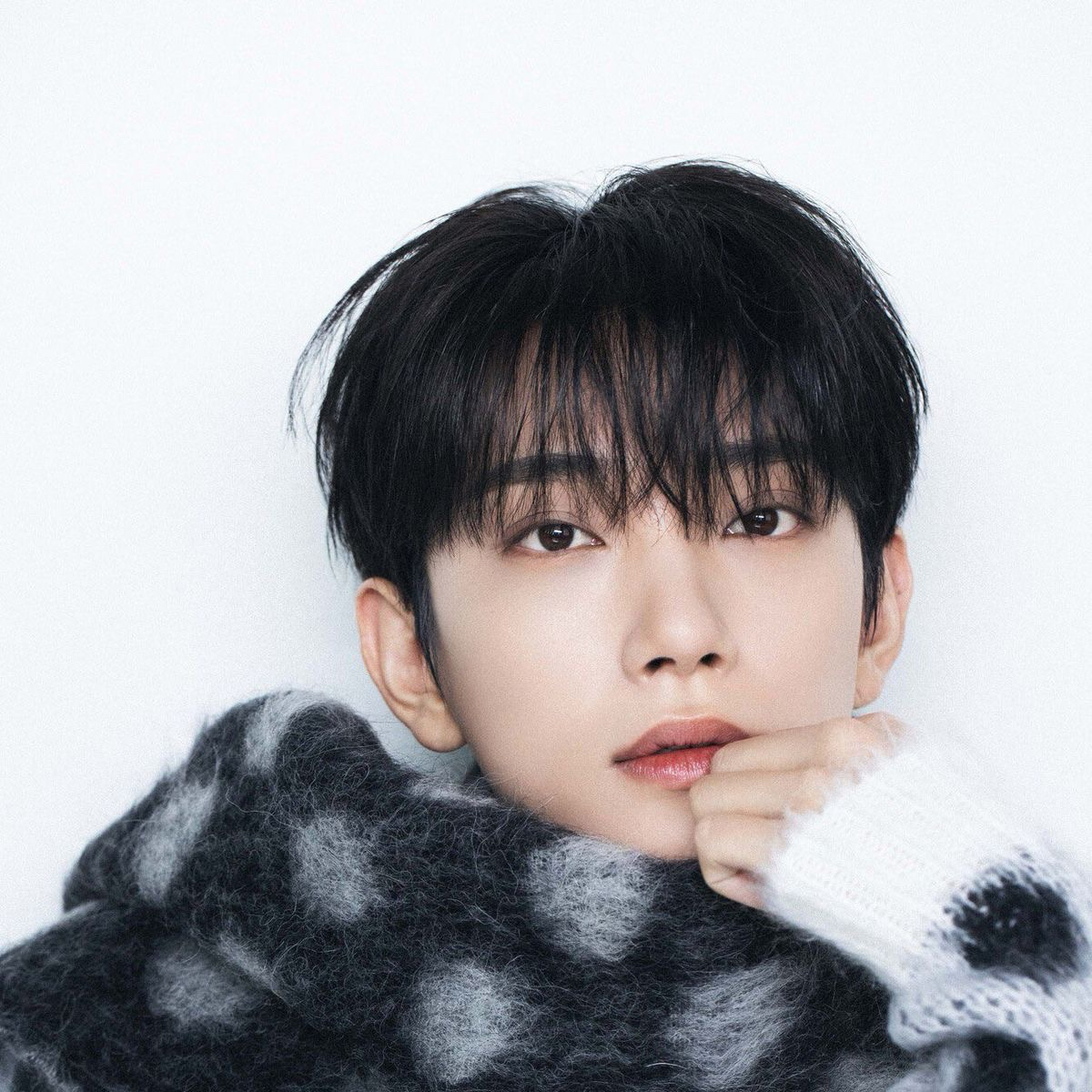 Latest photo of Joshua (SEVENTEEN)