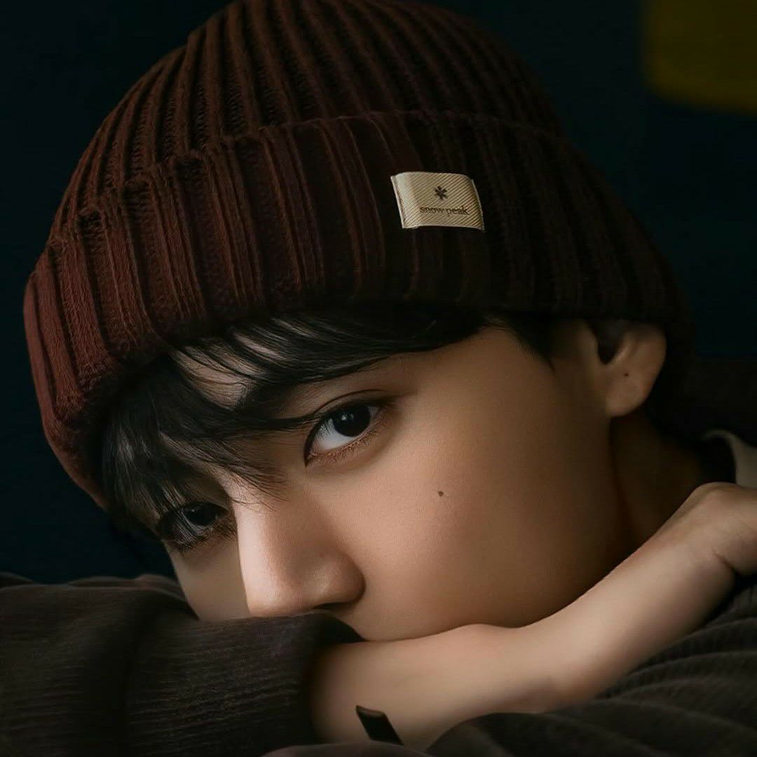 뷔 (방탄소년단)의 최신 사진