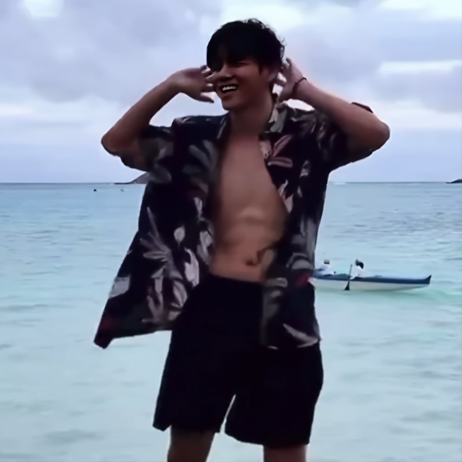 Foto aktivitas terbaru V (BTS)