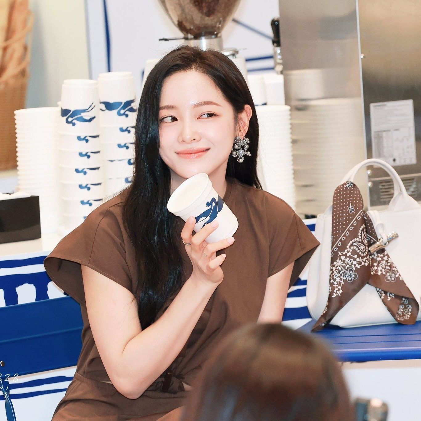 Behind-the-scenes cut of Sejeong