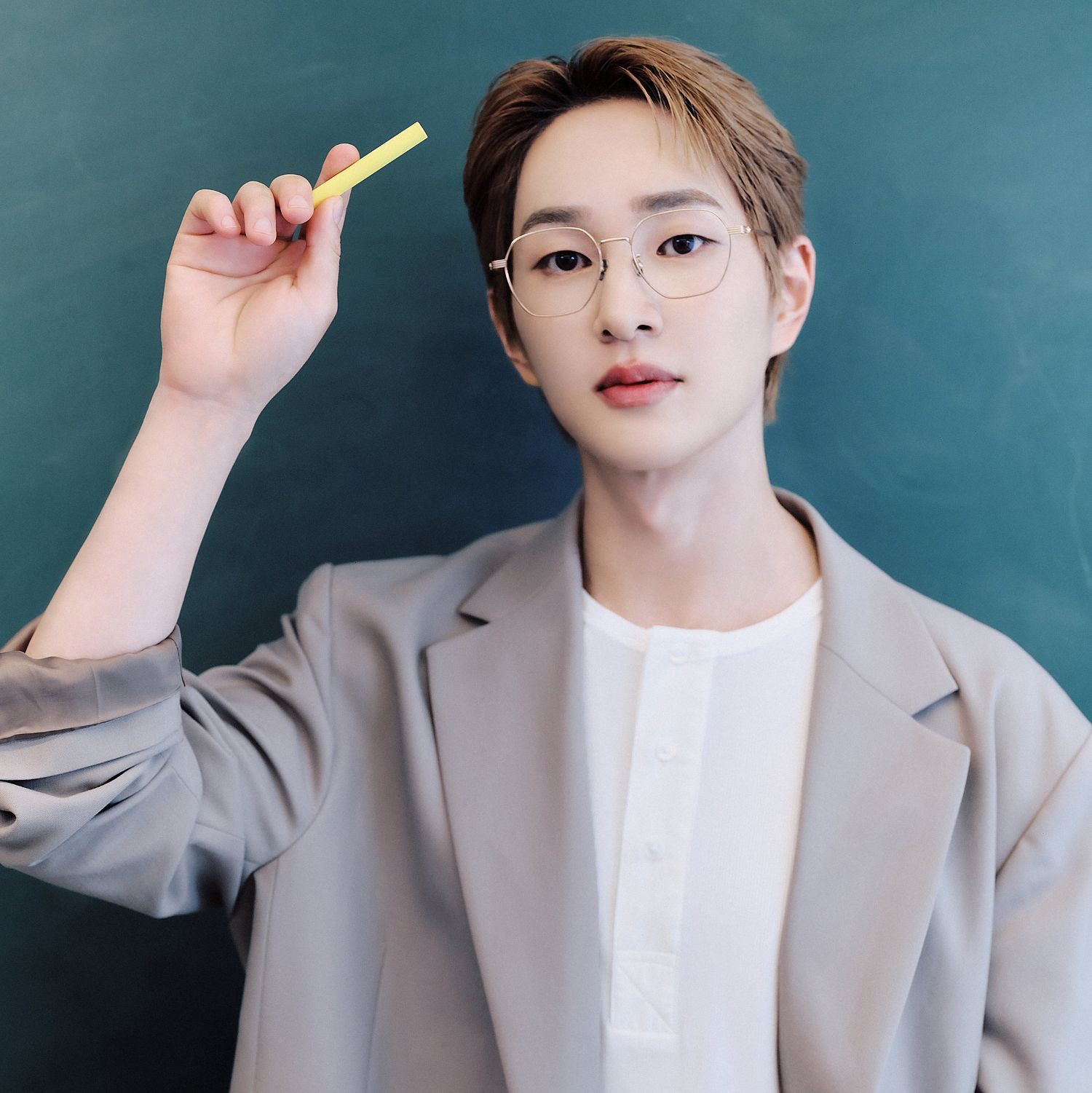 A moment captured by Onew (SHINee)'s fan