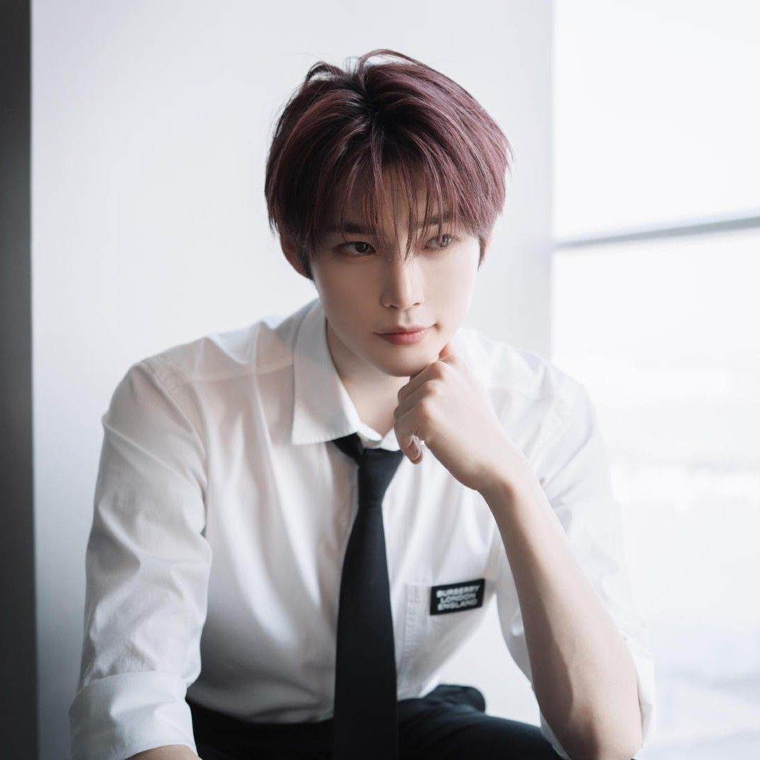 Recent activity shot of Sung Hanbin (ZEROBASEONE)