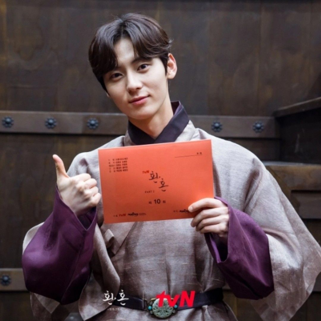 Behind-the-scenes cut of Hwang Minhyun