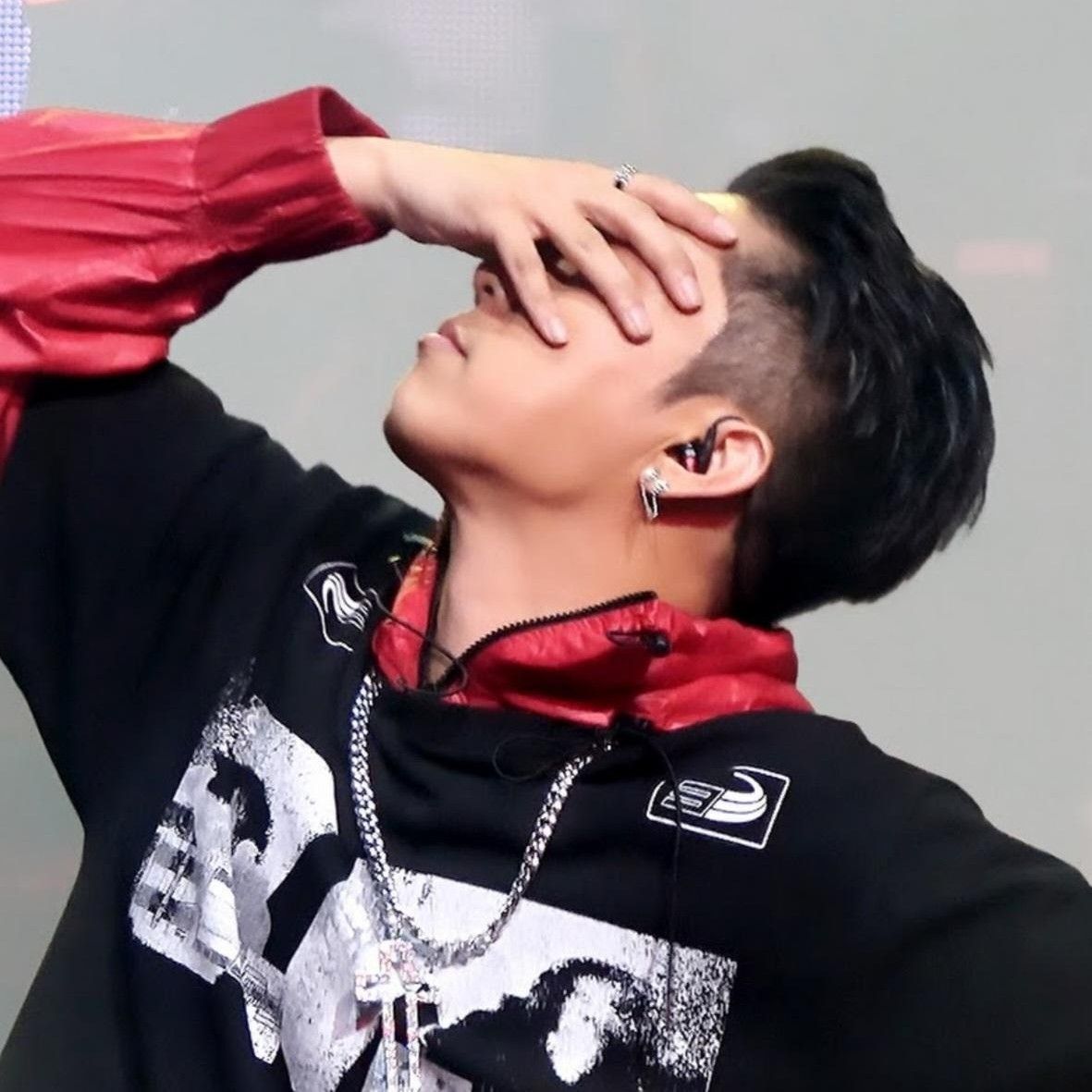 Behind-the-scenes cut of Eun Jiwon (SECHSKIES)