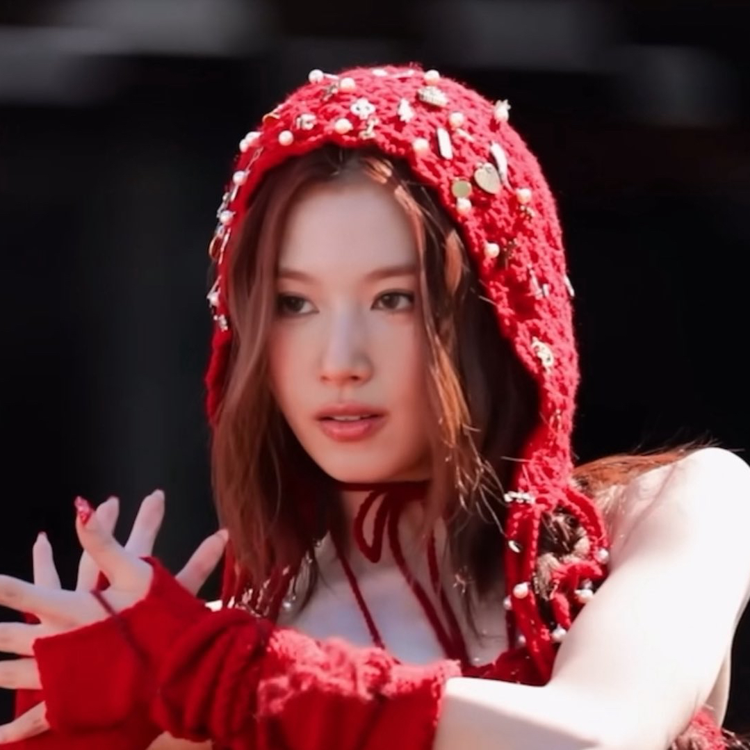 Sana (TWICE)的最新照片