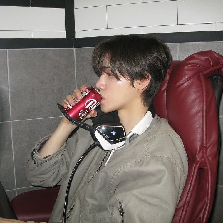 Recent activity shot of Minhee (CRAVITY)