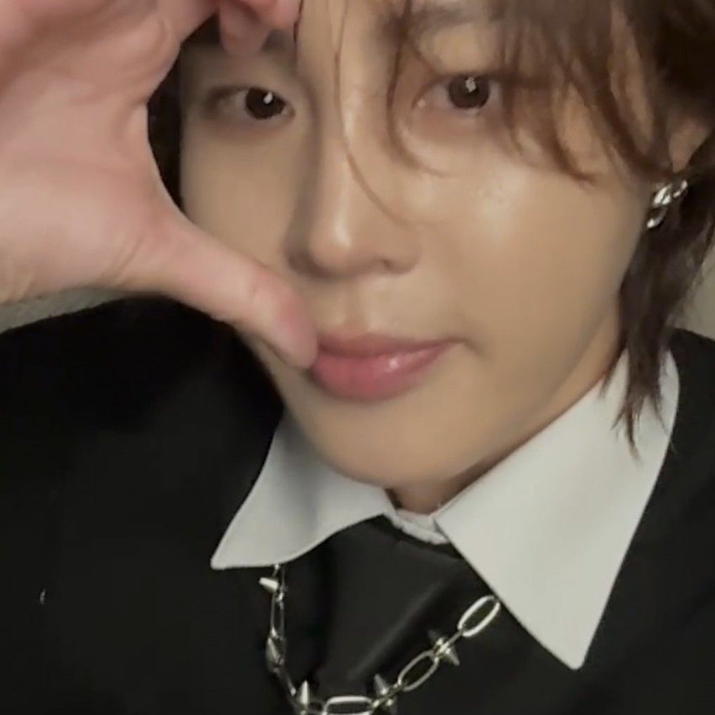 A moment captured by Ha Sungwoon's fan