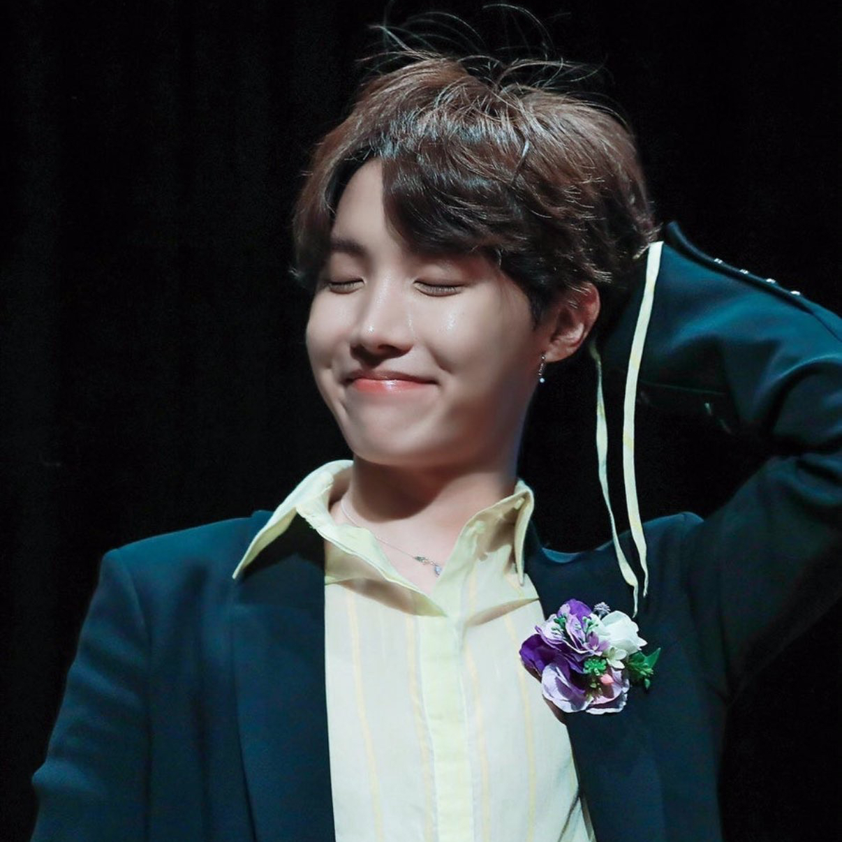 Foto terbaru j-hope (BTS)