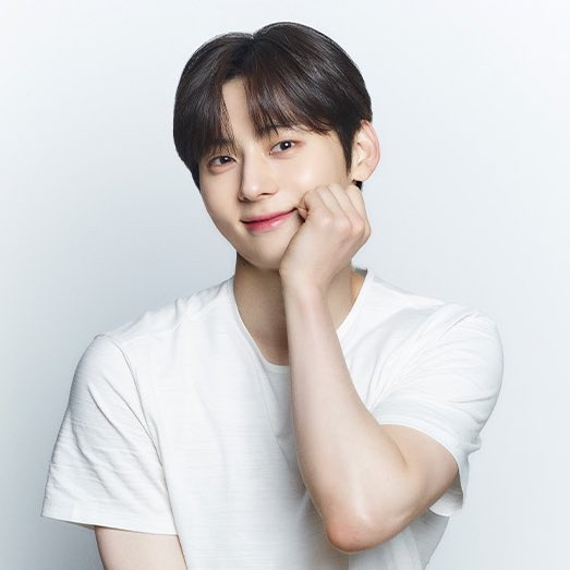 A moment captured by Hwang Minhyun's fan