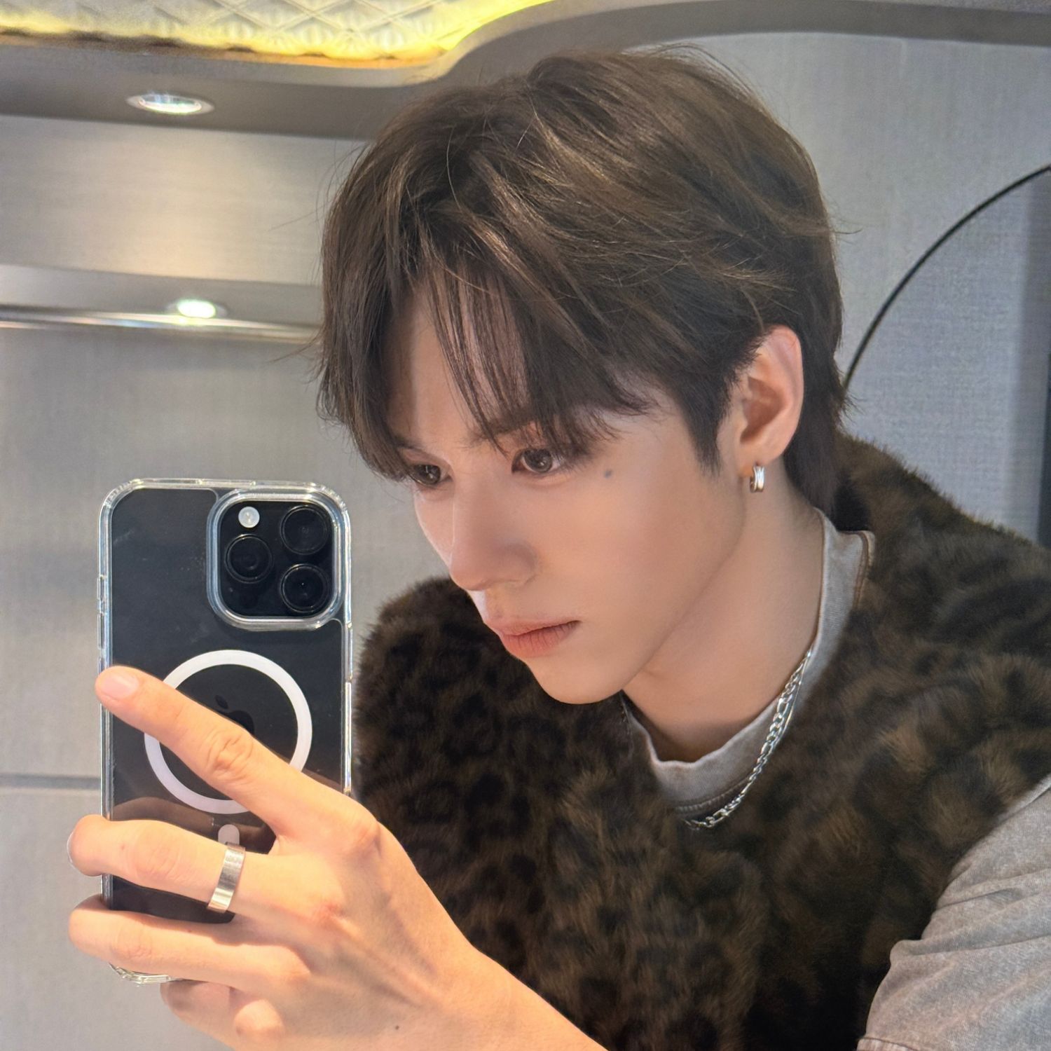 A moment captured by JL (AHOF)'s fan