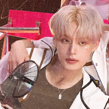 Behind-the-scenes cut of Kim Jiwoong (ZEROBASEONE)
