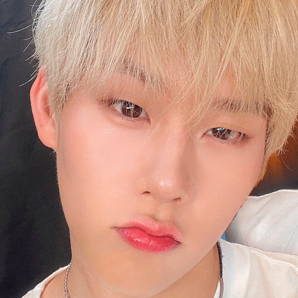 周憲 (MONSTA X)的最新照片