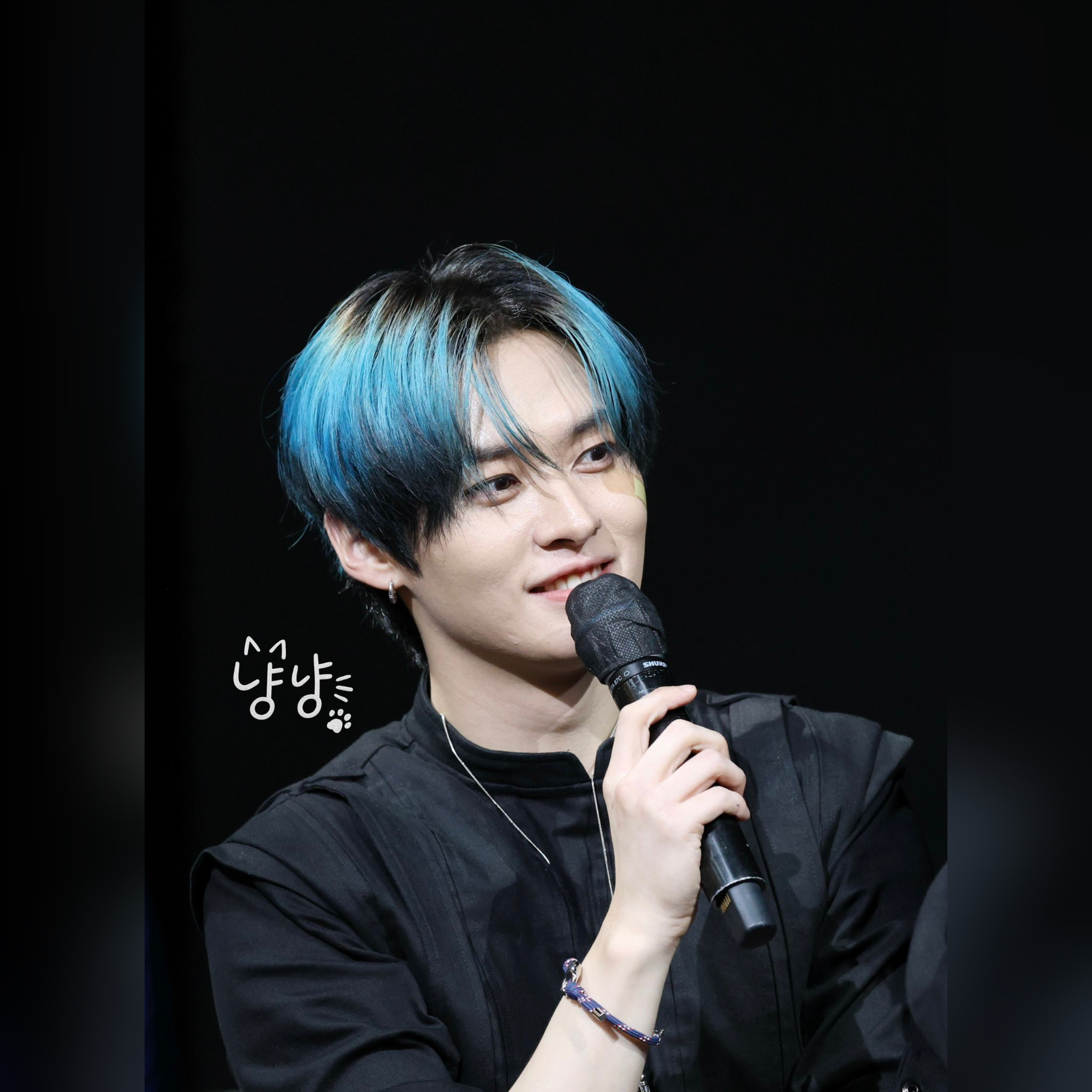 A moment captured by Lee Know (Stray Kids)'s fan
