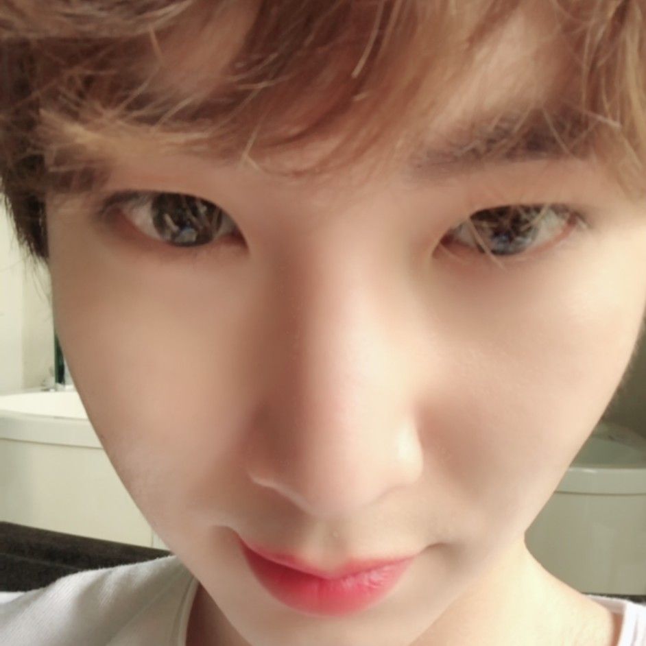 A moment captured by Shinwon (PENTAGON)'s fan