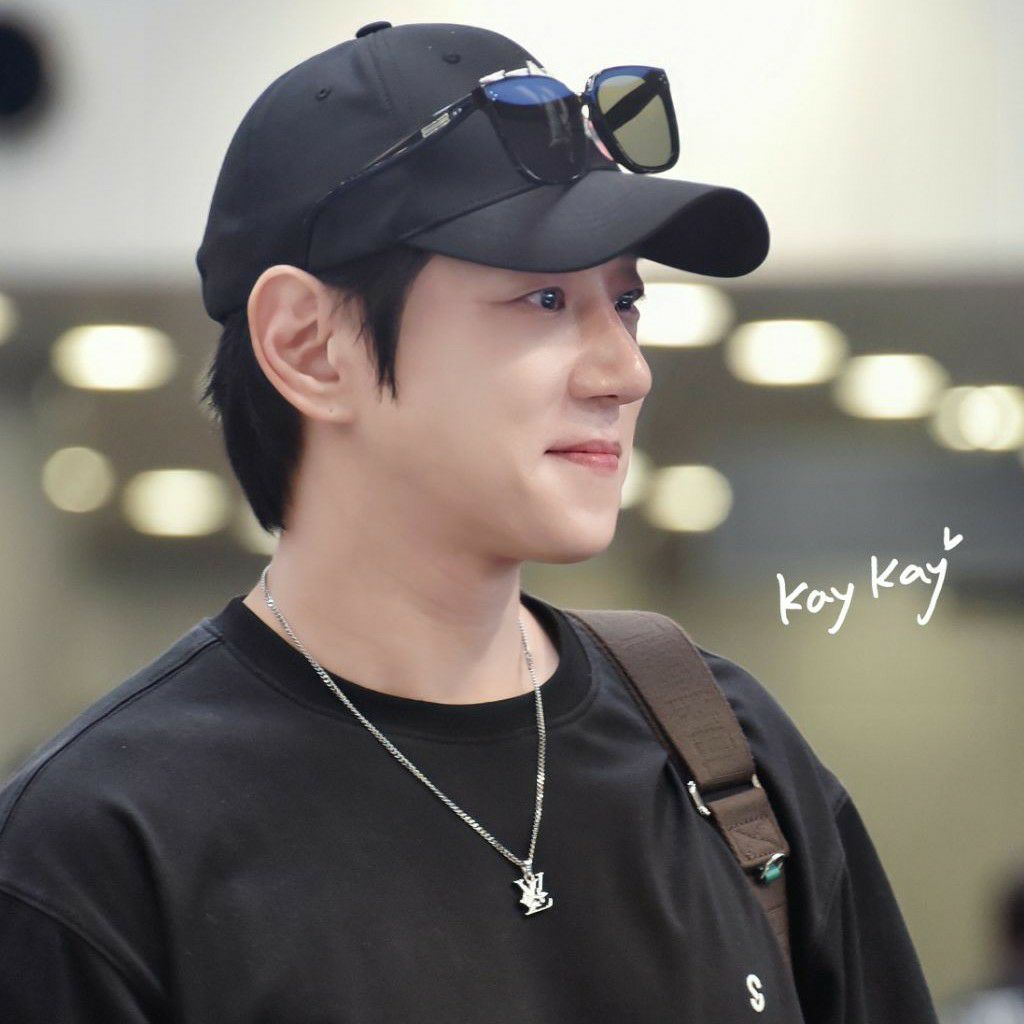 Behind-the-scenes cut of Hwang Chiyeol