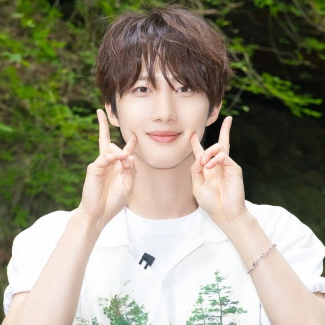Recent activity shot of Hui (PENTAGON)