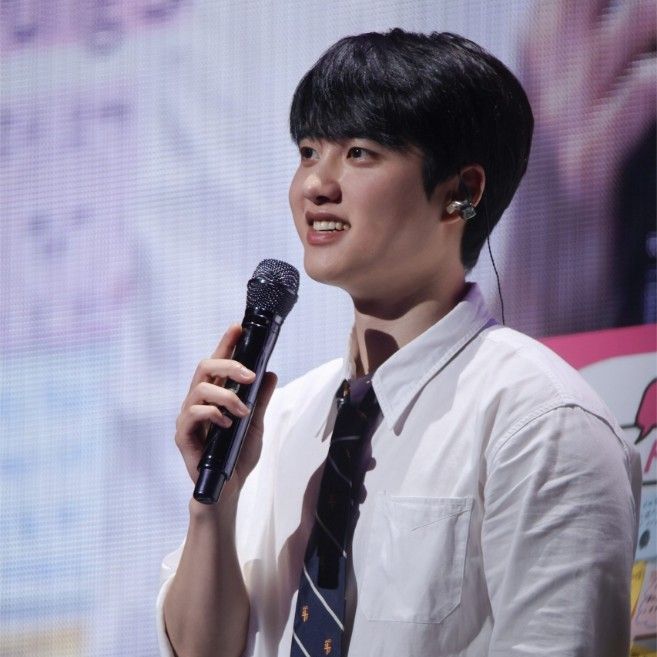 Foto aktivitas terbaru D.O. (EXO)