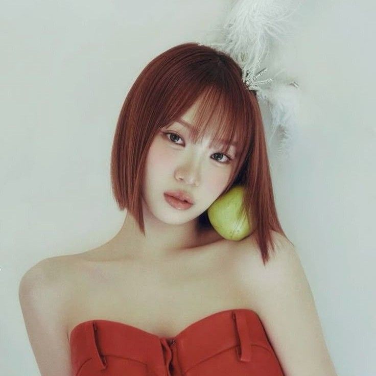 김채원 (르세라핌)의 최신 사진