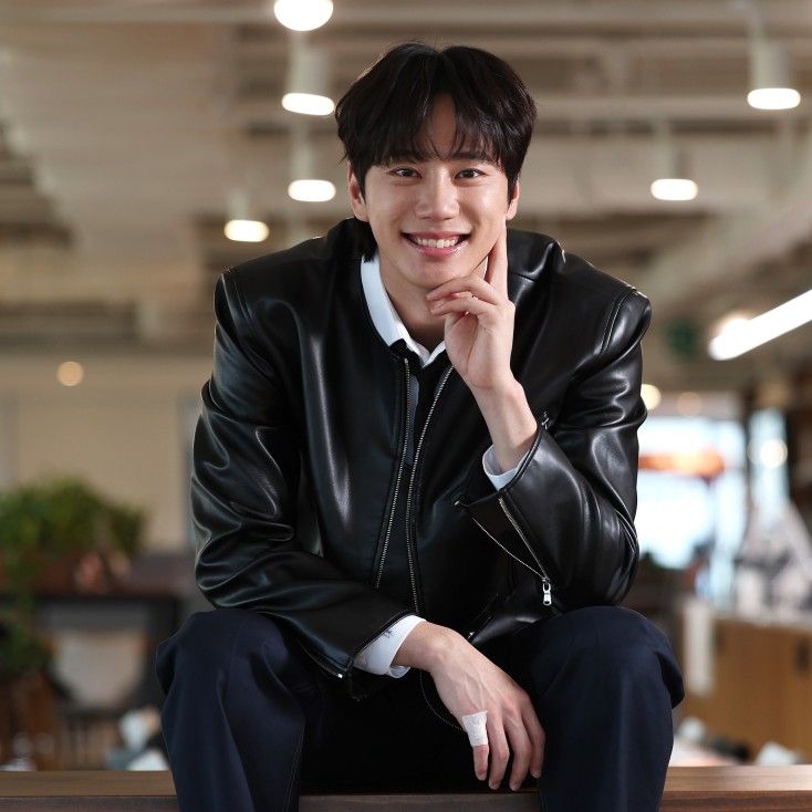 Recent activity shot of Lee Junyoung