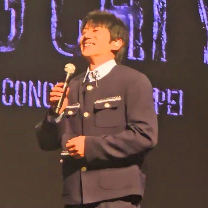 A moment captured by Hwang Chiyeol's fan