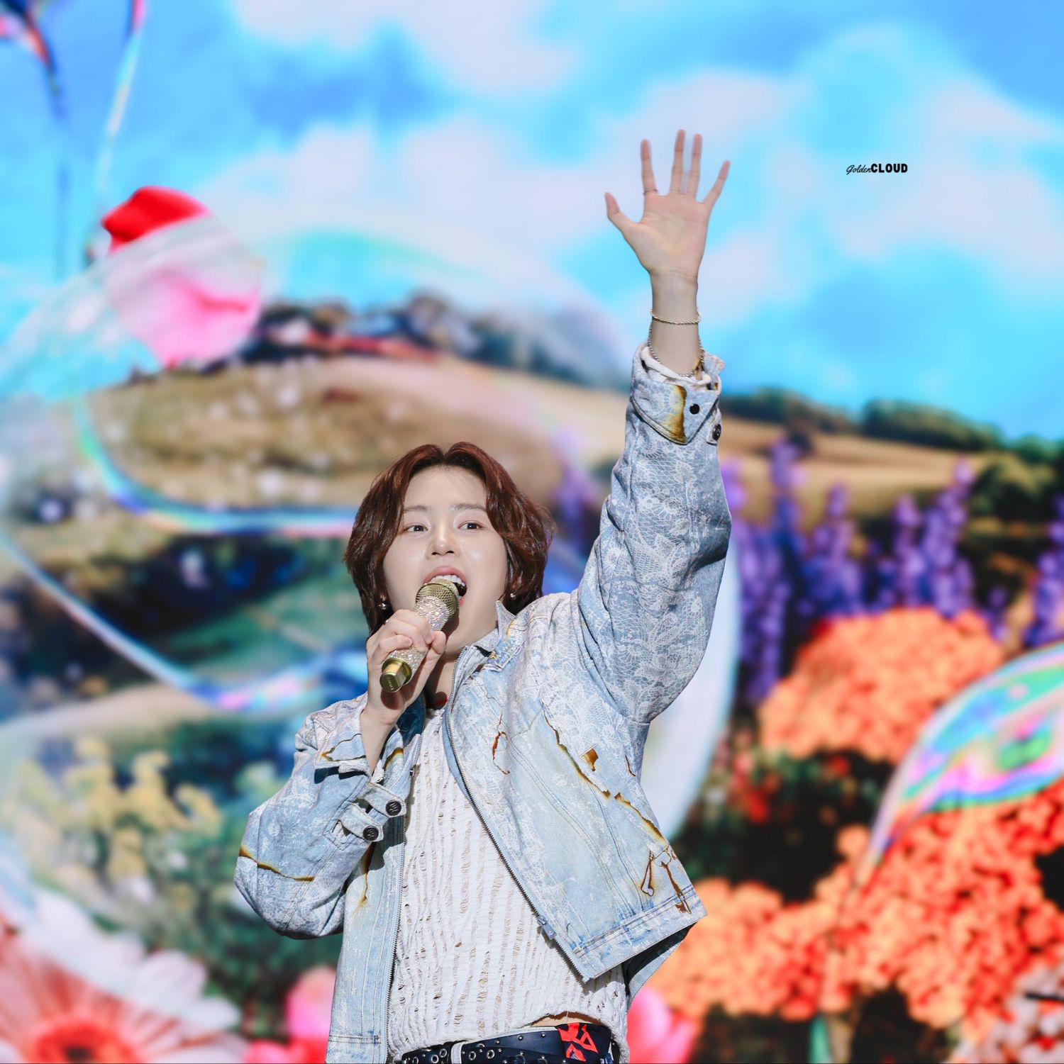Momen yang diabadikan oleh penggemar Ha Sungwoon