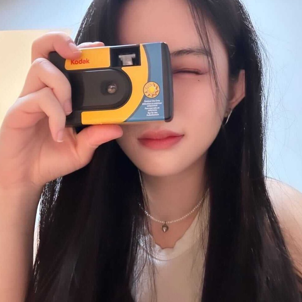 Recent activity shot of Minju (ILLIT)