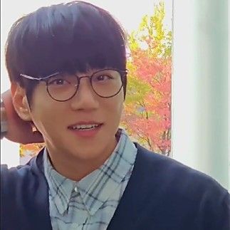 Foto aktivitas terbaru Hwang Chiyeol