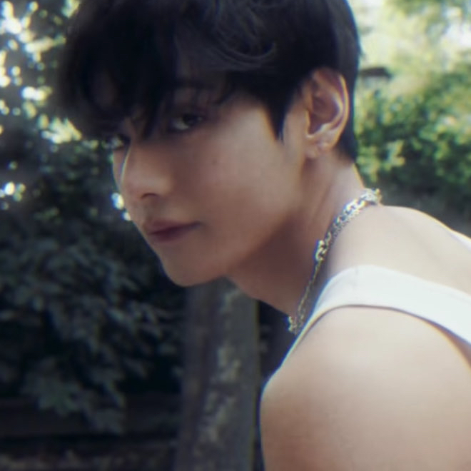 A moment captured by V (BTS)'s fan