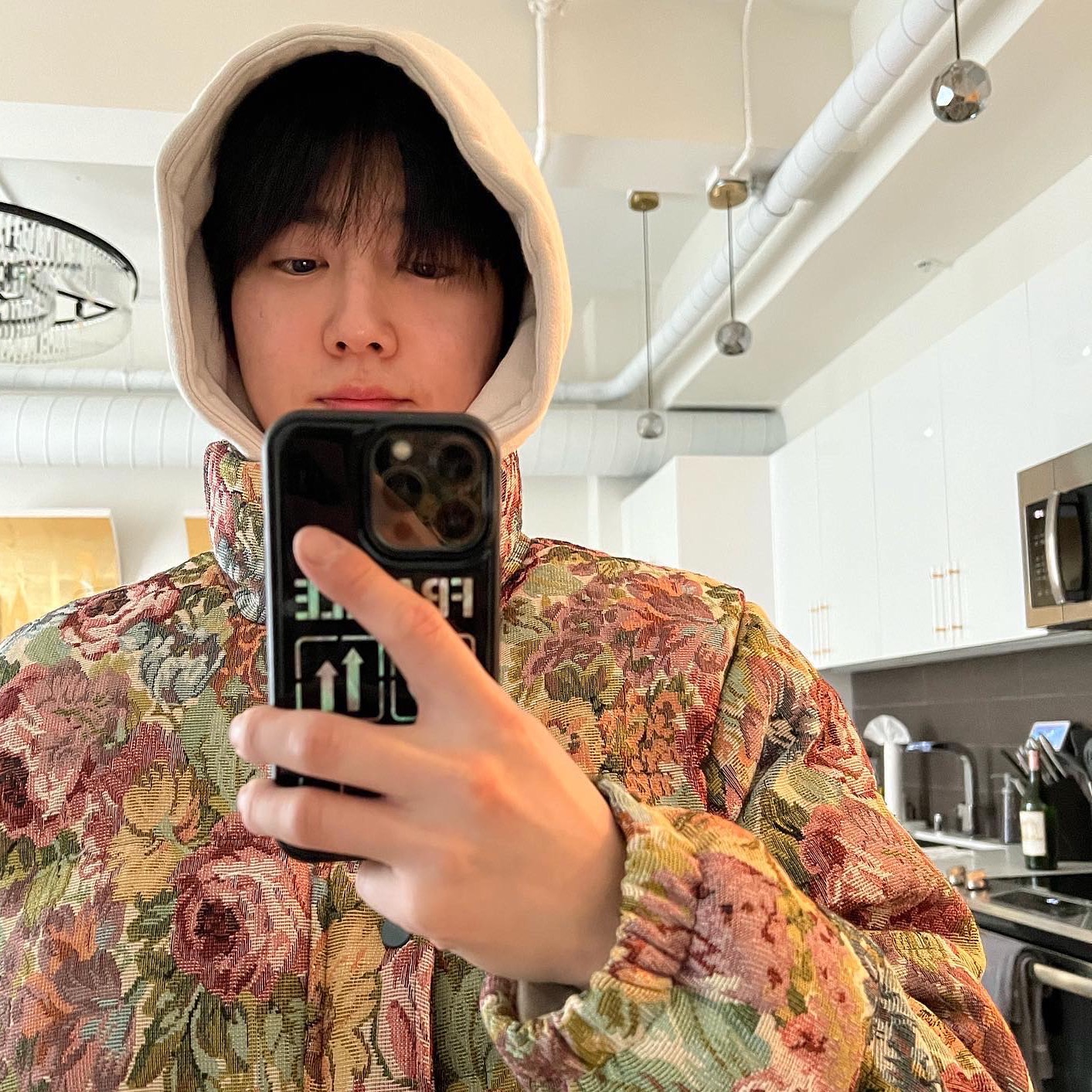 Behind-the-scenes cut of EXO