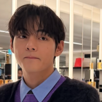 Behind-the-scenes cut of V (BTS)