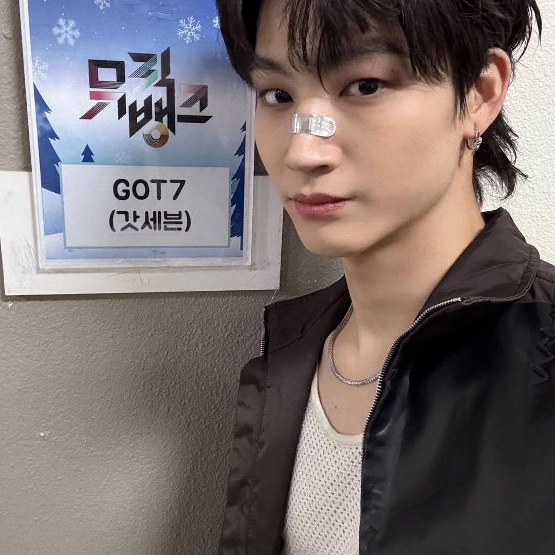Latest photo of JAY B (GOT7)