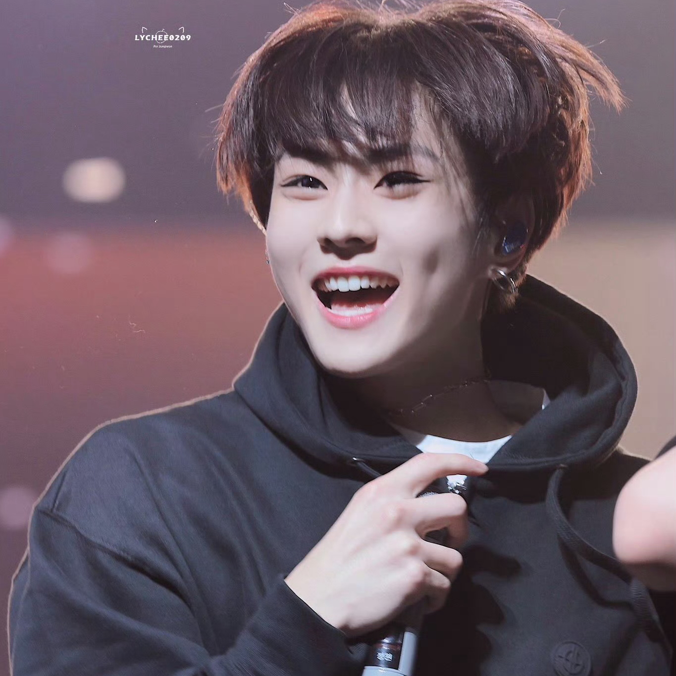 A moment captured by Jungwon (ENHYPEN)'s fan