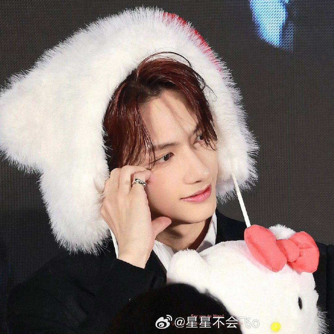 Latest photo of Jun (SEVENTEEN)