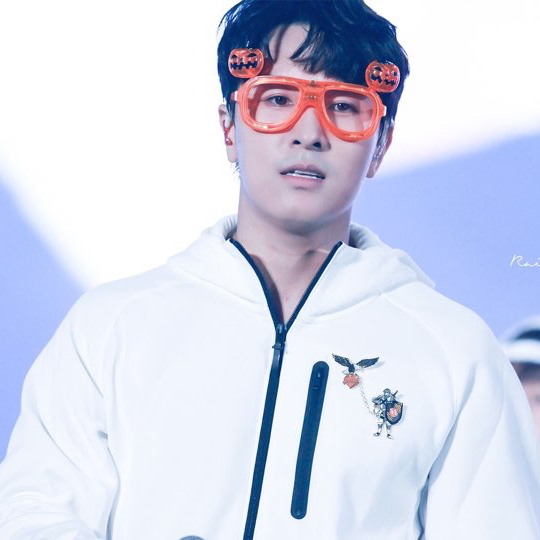 Behind-the-scenes cut of Kim Dongwan (SHINHWA)