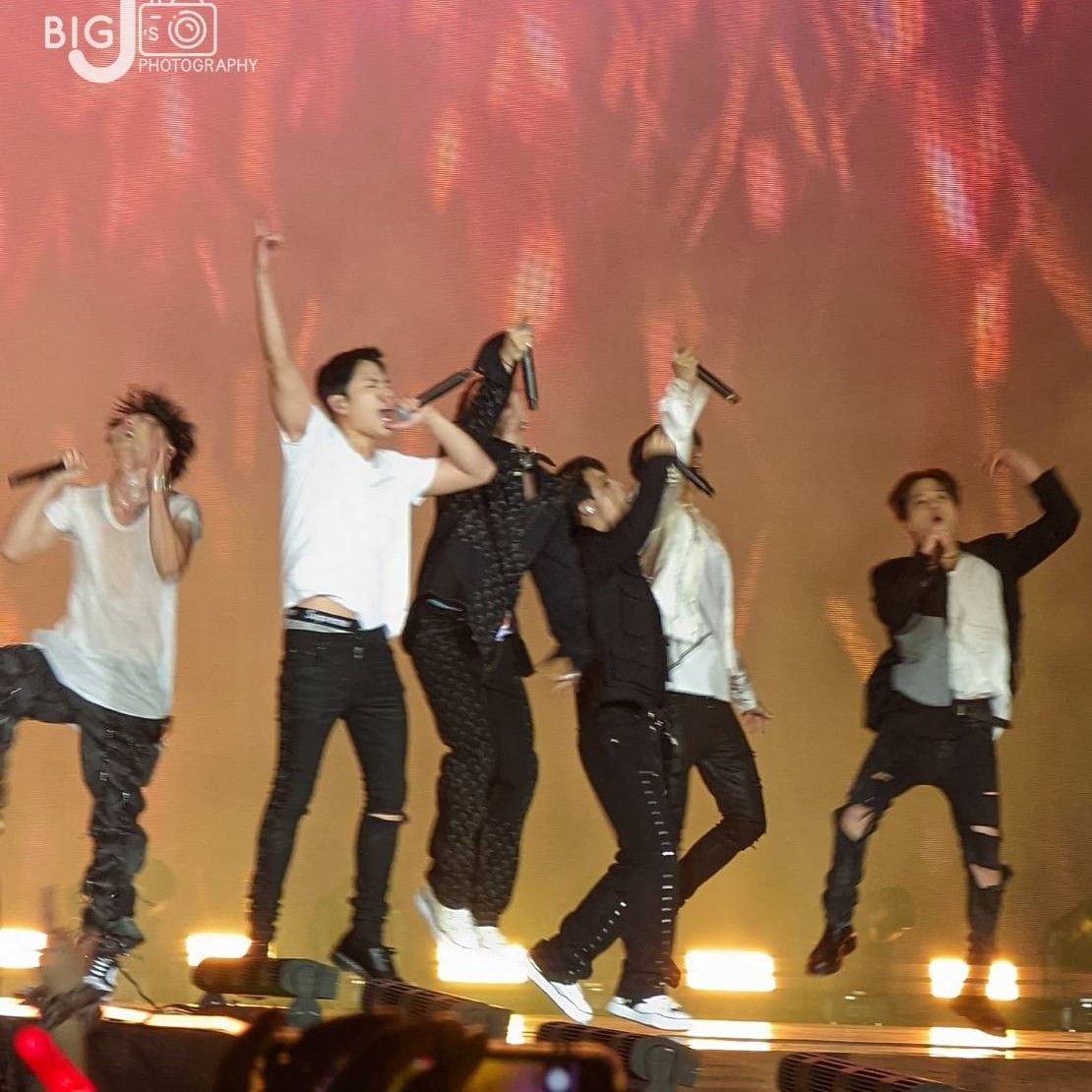 Behind-the-scenes cut of iKON