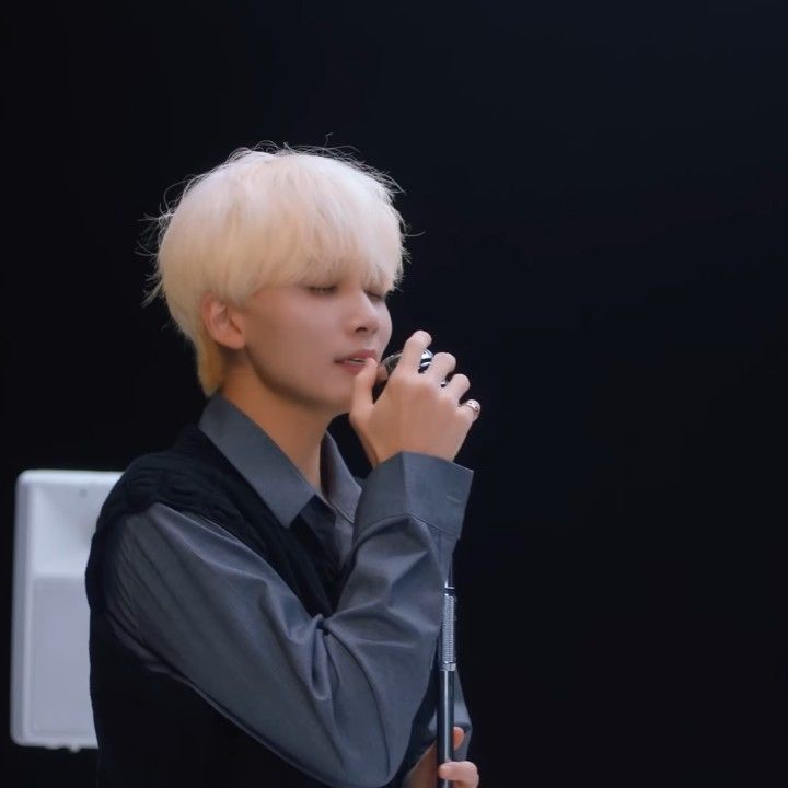 Recent activity shot of Jeonghan (SEVENTEEN)