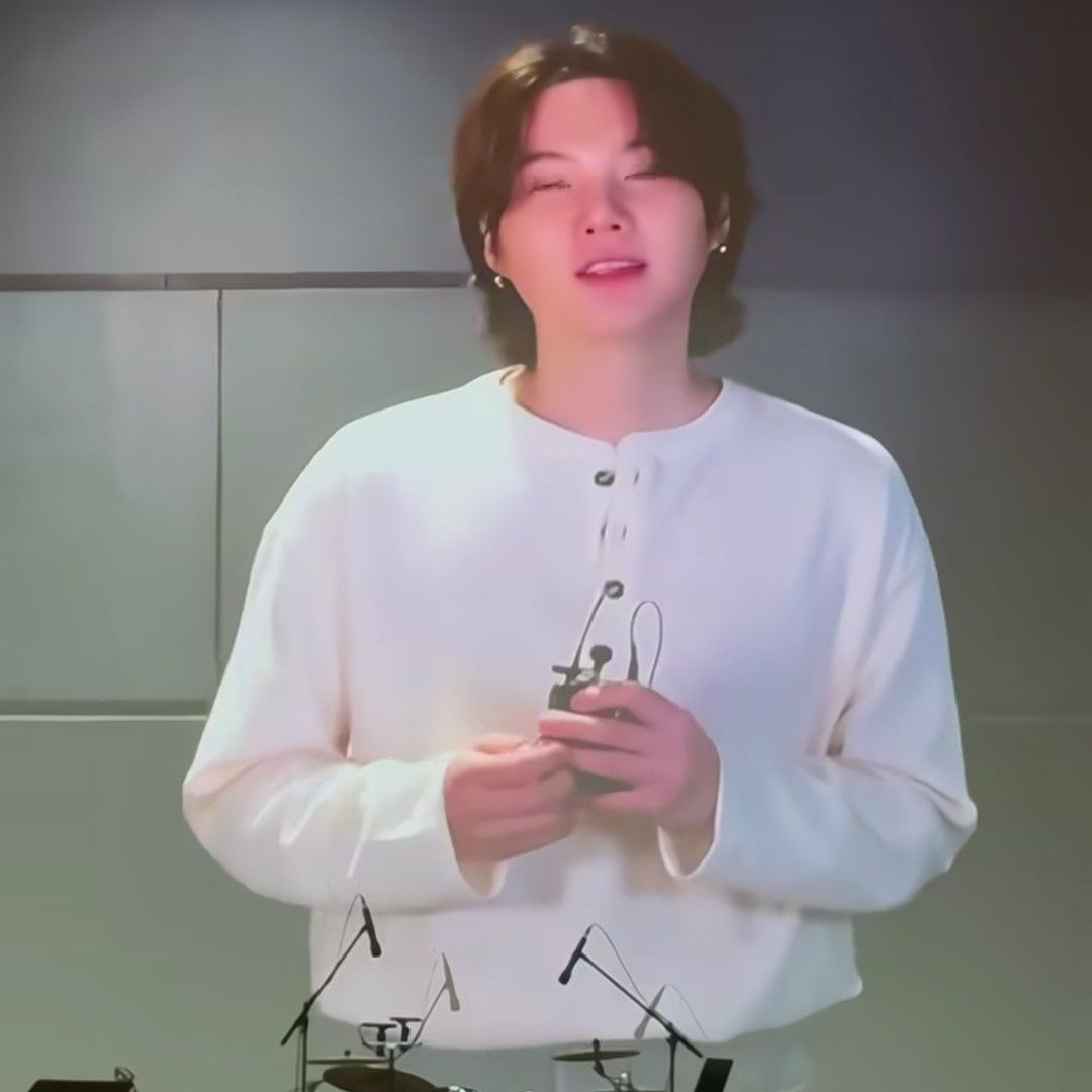 SUGA (防彈少年團)的幕後花絮