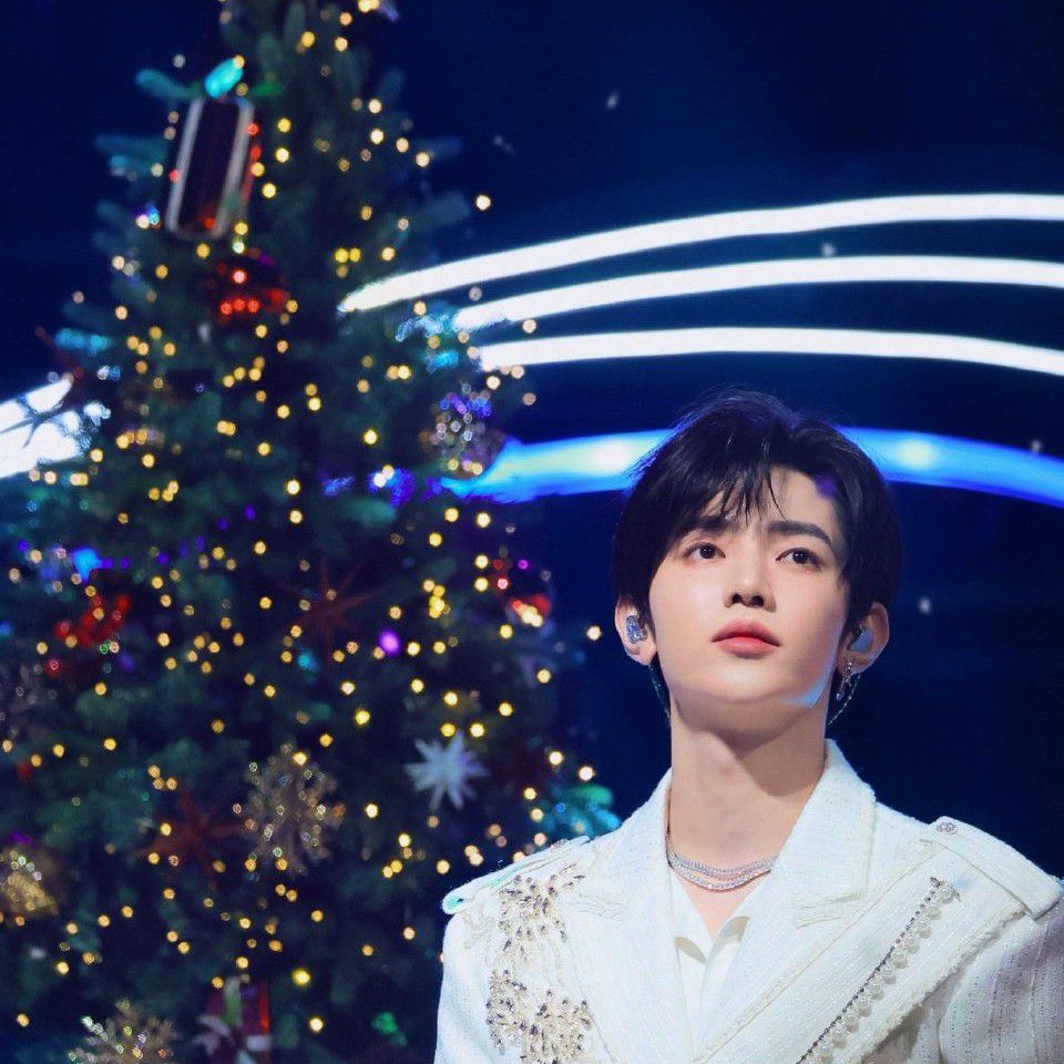 A moment captured by Zhang Hao (ZEROBASEONE)'s fan