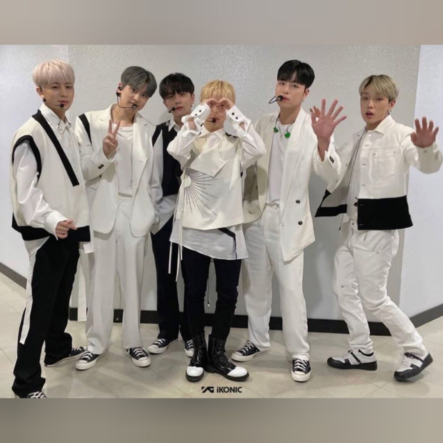 Foto aktivitas terbaru iKON