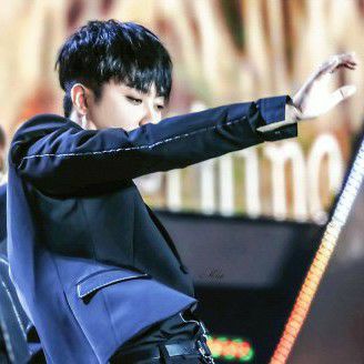 A moment captured by Eun Jiwon (SECHSKIES)'s fan
