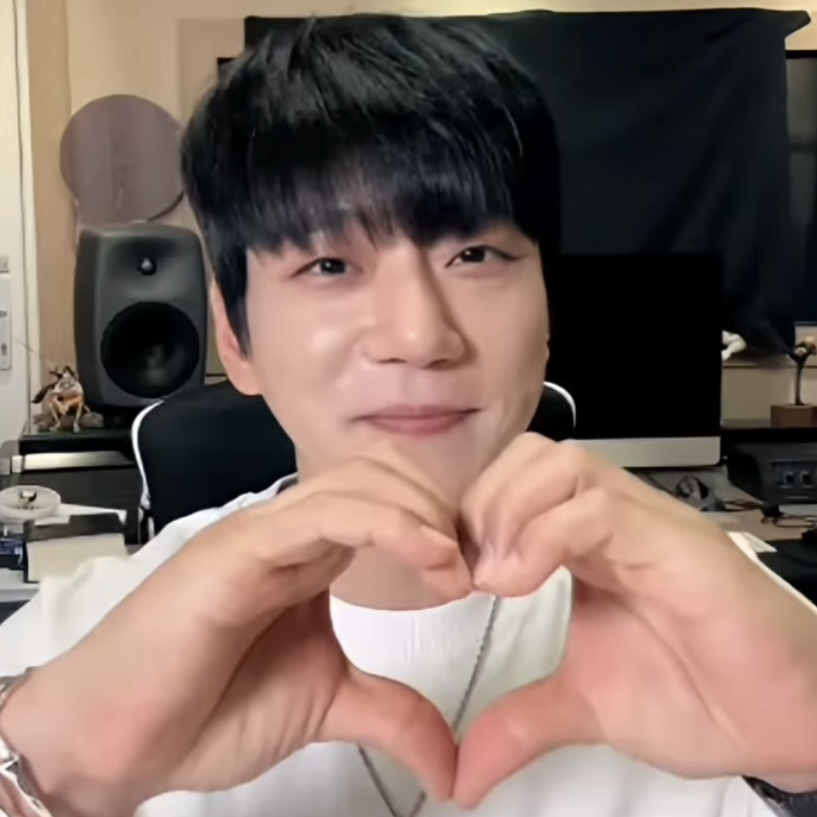 Recent activity shot of Hwang Chiyeol