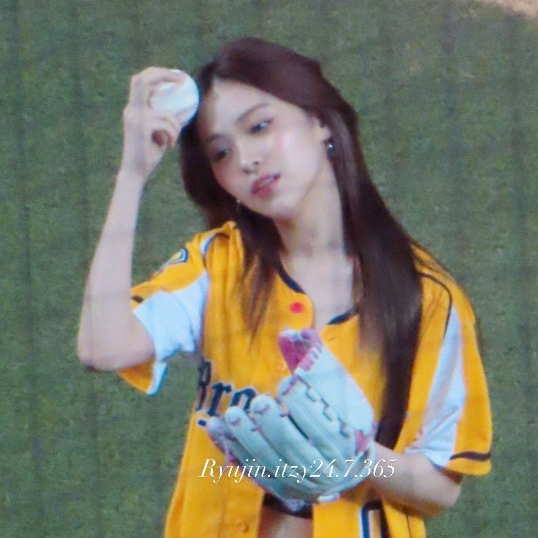 A moment captured by Ryujin (ITZY)'s fan