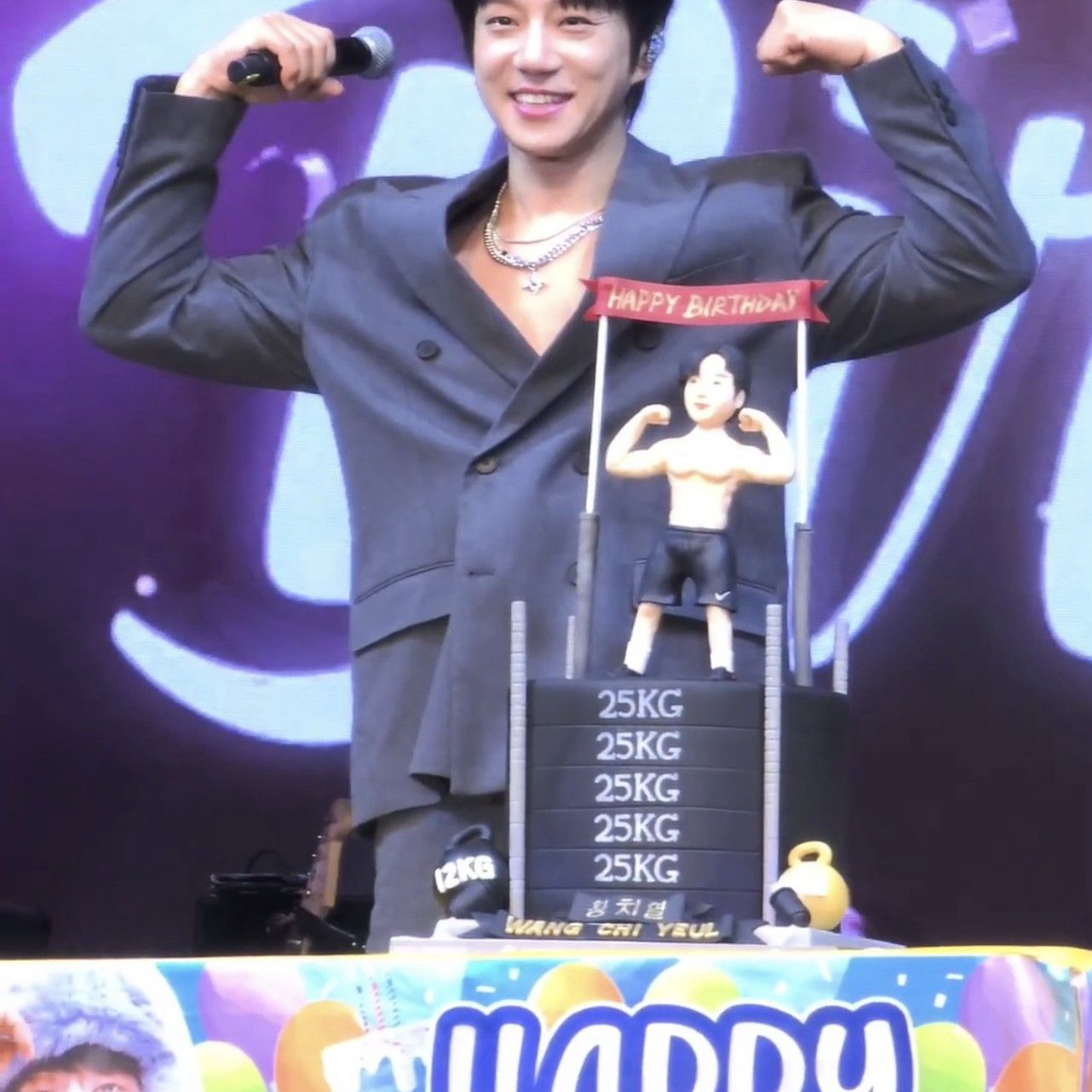 Latest photo of Hwang Chiyeol