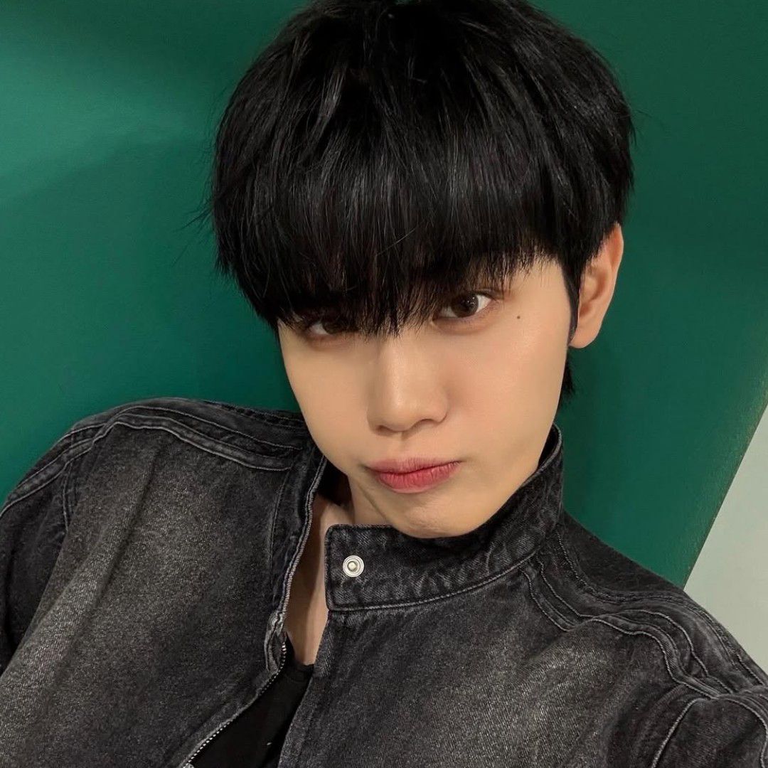 Recent activity shot of Kim Taerae (ZEROBASEONE)