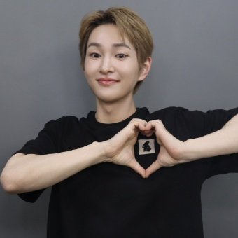 Behind-the-scenes cut of Onew (SHINee)