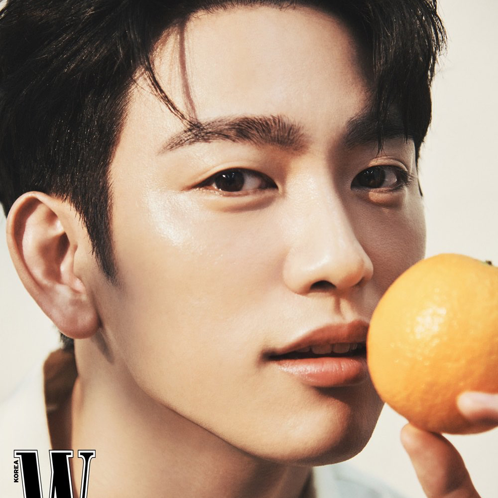 Behind-the-scenes cut of Jinyoung (GOT7)