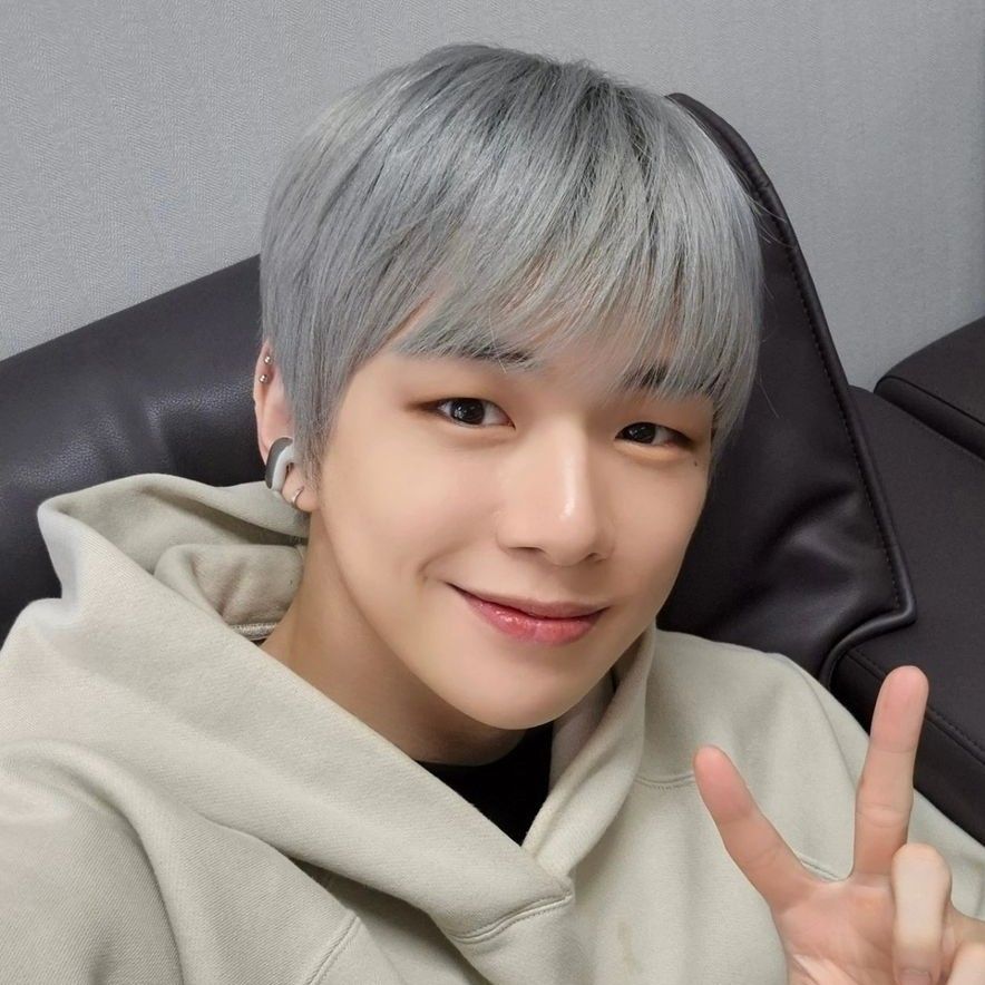 강다니엘 최근 활동샷