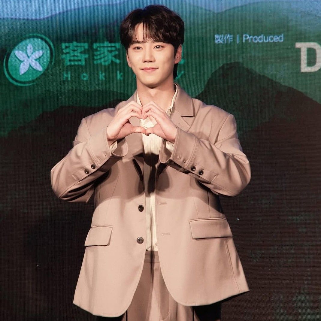 Behind-the-scenes cut of Lee Junyoung